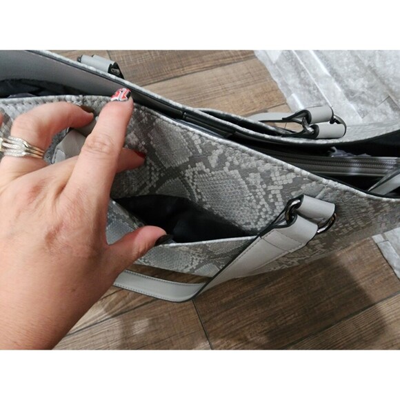 NEW Simply Vera Wang Lavey Raddix Tote Bag Handbag Purse - Beached Grey Python - Picture 6 of 10